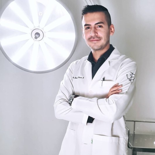 Dr. Héctor René Canseco Rodríguez
