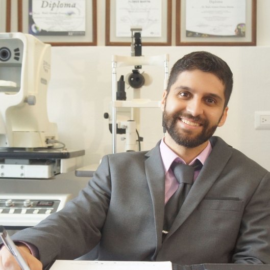 Dr. Raúl Flores