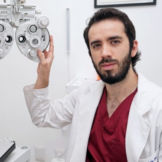 Dr. Daniel Yáñez