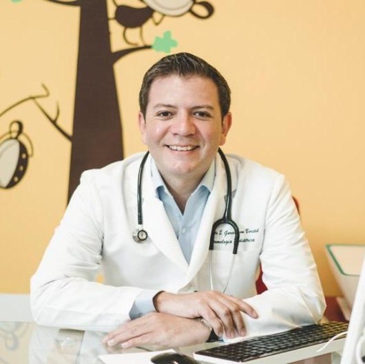 Dr. Andrés García von Borstel