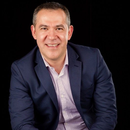Dr. Julio Gurrola R.
